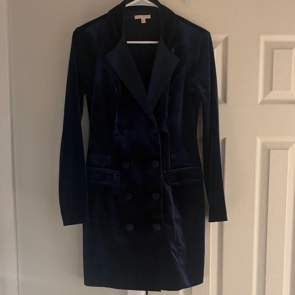 Tuxedo-Style Velvet Dress - Picture 2 of 6